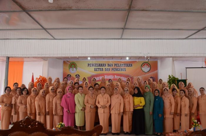 Bupati Lantik Ketua DWP Hj Evani Masitha Farhan