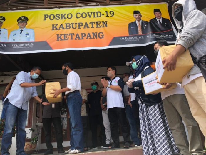 Sekda Ketapang Serahkan Bantuan APD dan Masker untuk Tenaga Medis