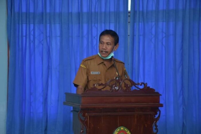 Sekda Serahkan Bantuan Paket Produksi Ikan