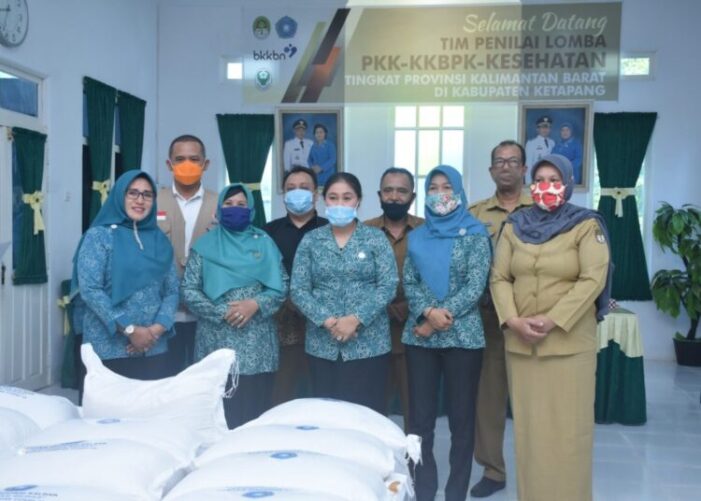 PKK Sumbang Paket Bantuan untuk Masyarakat Terdampak Covid-19 dan Banjir