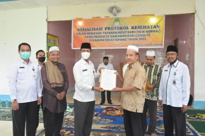 Sekda Serahkan Hibah untuk Lima Lembaga
