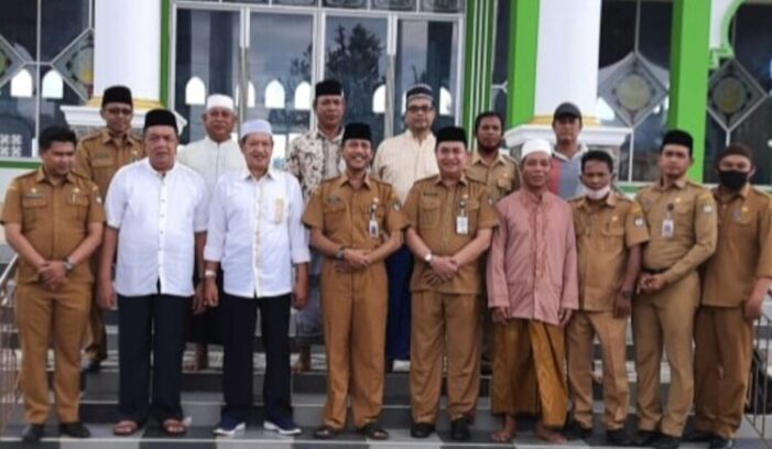 Enam Ekor Hewan Qurban di Serahkan Pemkab Ketapang