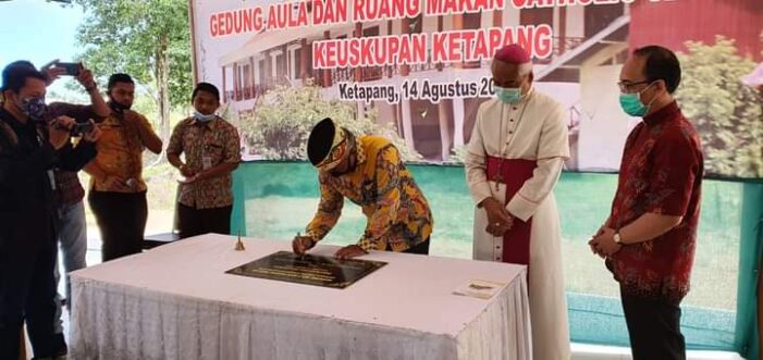 Bupati Resmikan Gedung Aula Chatolic Centre Keuskupan