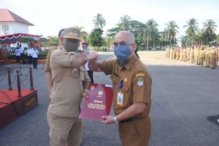 Bupati Ketapang Berikan Penghargaan Satyalacana Kepada ASN