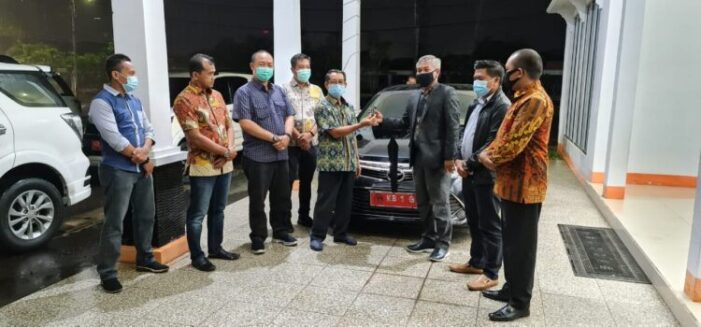 Bupati Non Aktif Martin Rantan Kembalikan Fasilitas Jabatan Kepada Pemerintah Daerah
