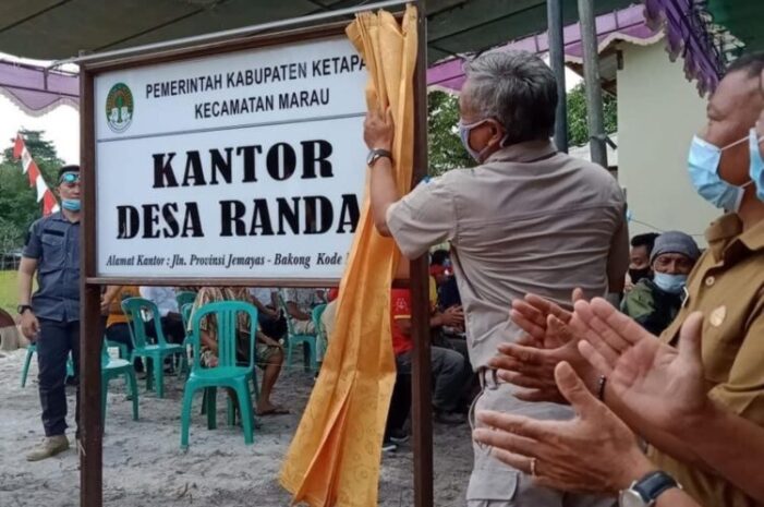 Kantor Desa dan Posyandu Desa Randai Diresmikan Bupati