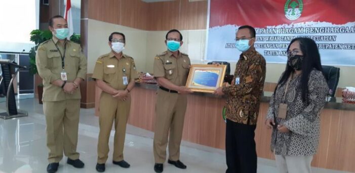 Pemda Ketapang Terima Piagam Penghargaan dari Kementrian Keuangan RI