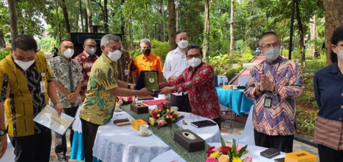 Bupati Kenalkan Produk Madu Kelulut Ketapang