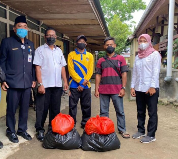 Ratusan PHL Dinas Perkim-LH Dapat Bantuan Bahan Makanan