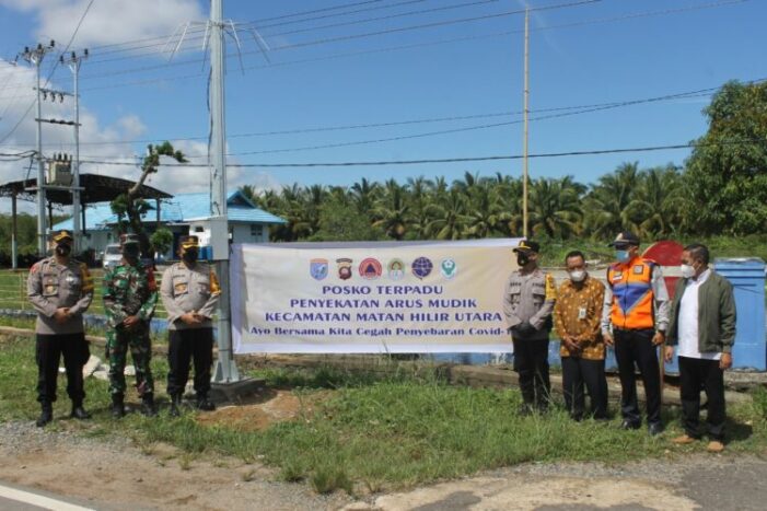 Kapolres Tinjau Pos Penyekatan Arus Mudik Perbatasan Ketapang – Kayong Utara