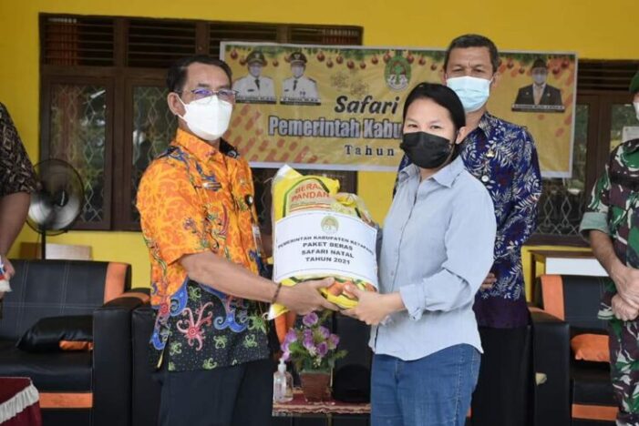 Safari Natal, Pemda Serahkan Bantuan
