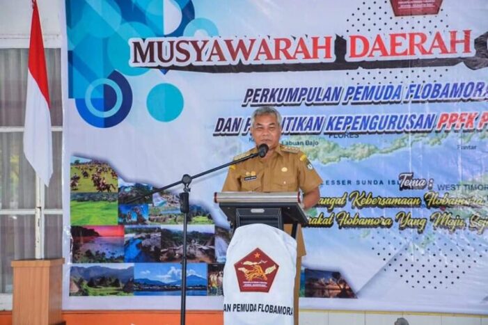 Bupati Lantik Pengurus Perkumpulan Pemuda Flobamora Ketapang