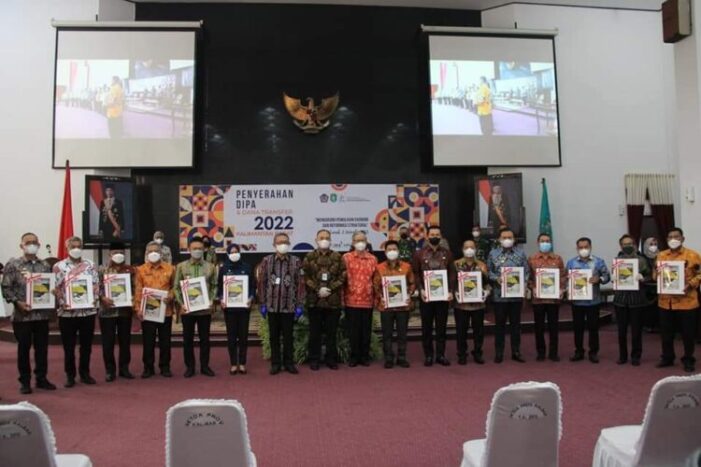 Bupati Ketapang Hadiri Penyerahan Dipa & Dana Transfer Daerah