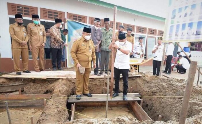 Sekda Letakan Batu Pertama Pembangunan Masjid Babul Jannah