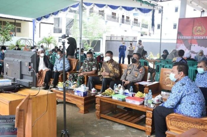 Hadiri Vaksinasi Serentak, Wabup Himbau Masyarakat Lakukan Vaksin