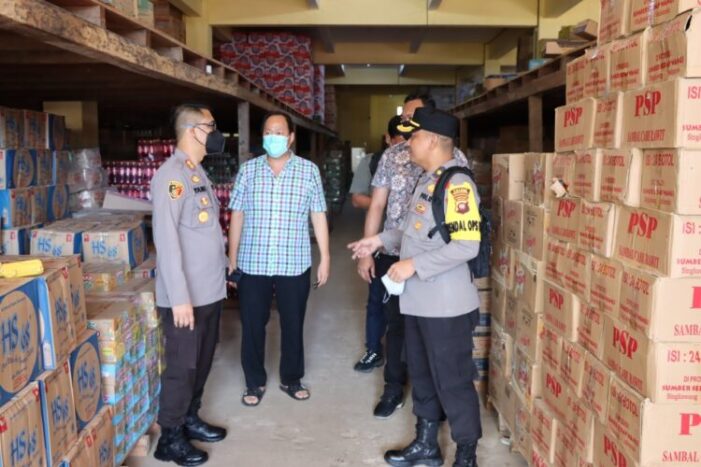Pengecekan Gudang Distributor, Kapolres Ketapang Pastikan Stok Minyak Goreng di Ketapang Aman
