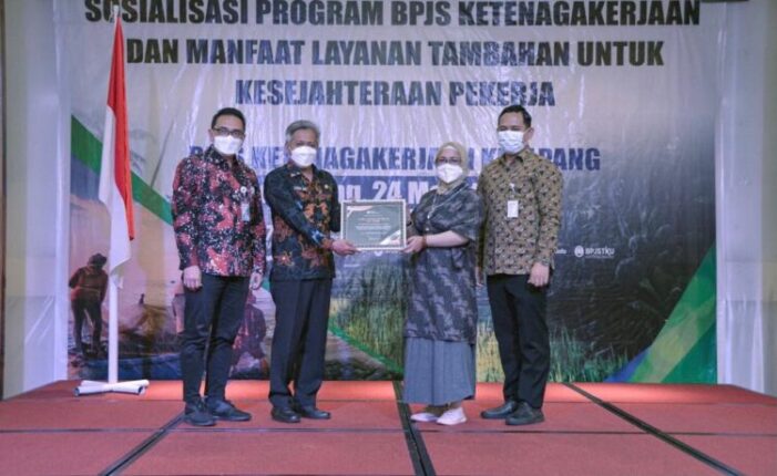 WHW Salurkan Perbaikan Infrastruktur Jalan, Peningkatan Gizi, dan Manfaat BPJS Ketenagakerjaan ke Masyarakat Ketapang