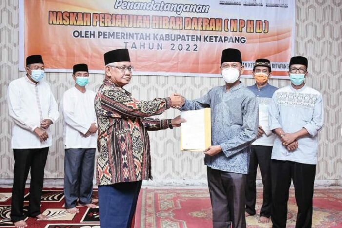 Wabup Serahkan Dana Hibah Daerah Ke Masjid Agung Al-Ikhlas