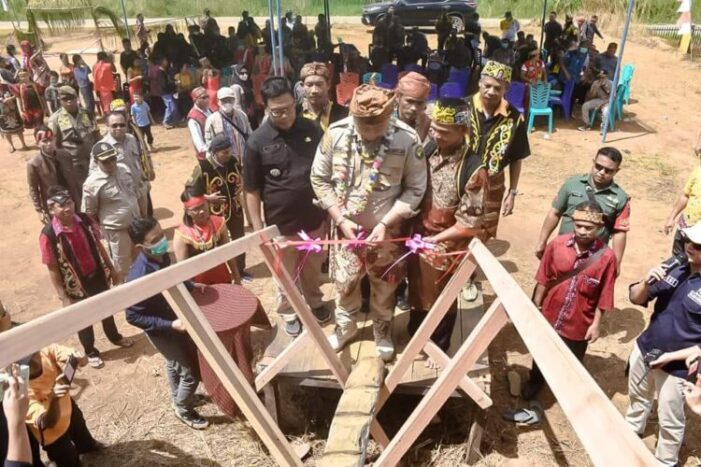 Sekda Resmikan Rumah Adat Dayak Tanjung Bakah Bukit Janji Pemahan
