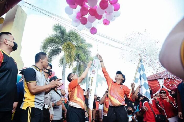 Wabup Lepas Gerak Jalan Santai Jelang HUT Bhayanfkara ke-76