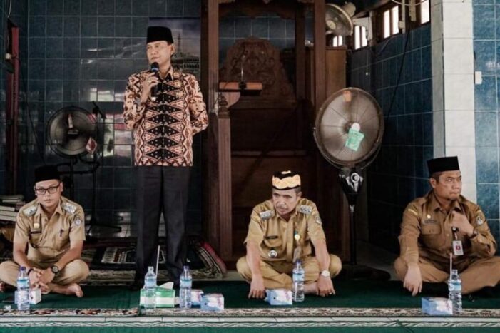 Wakil Bupati Hadiri Penandatanganan NPHD & Serahkan Hibah Daerah