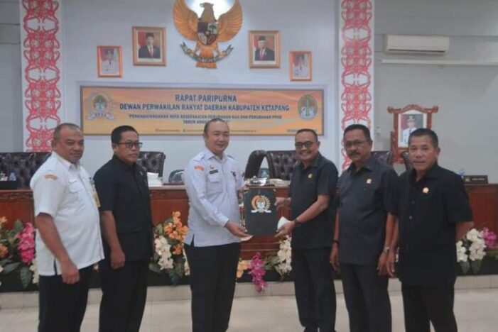 Sekda Hadiri Paripurna Penandatanganan Nota Kesepakatan KUA & PPAS Perubahan TA 2022