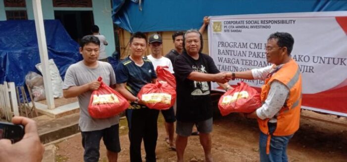 Cita Mineral Investindo Salurkan Bantuan Korban Banjir di Kabupaten Ketapang