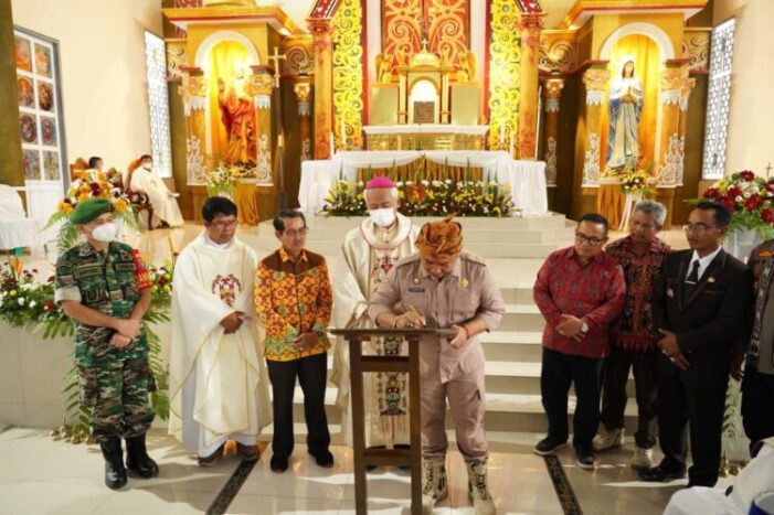 Resmikan Gereja Katolik MPRD Air Upas, Sekda Ajak Jaga Toleransi Antar Suku dan Agama