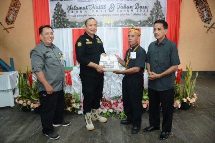 Safari Natal, Sekda Serahkan Bantuan Paket Natal