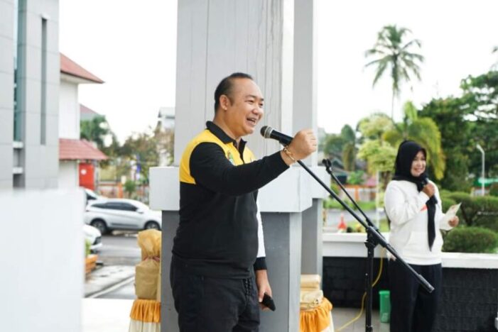 Sekda Apresiasi Senam Massal $ Cek Kesehatan DWP Ketapang