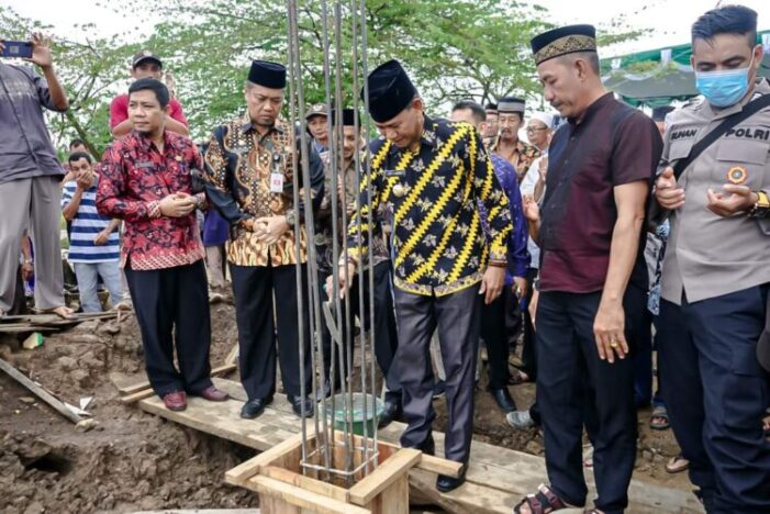 Wabup Resmi Memulai Pembangunan Masjid AL-MUHAJIRIN