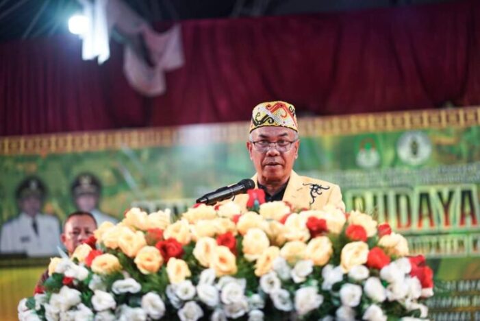 Bupati Resmi Tutup Pagelaran Seni & Pameran Budaya Dayak Ke-VIII