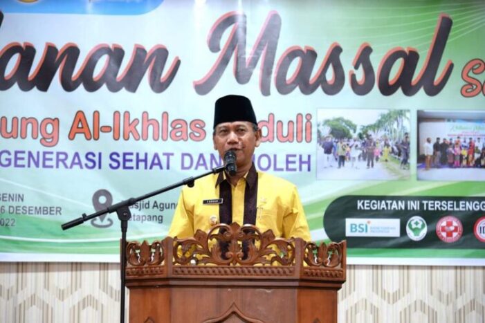 Wabup Buka Khitanaan Massal di Masjid Agung Al-Ikhlas Ketapang