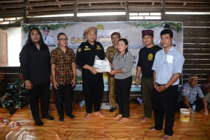 Sekda Safari Natal di Desa Kayong Hulu