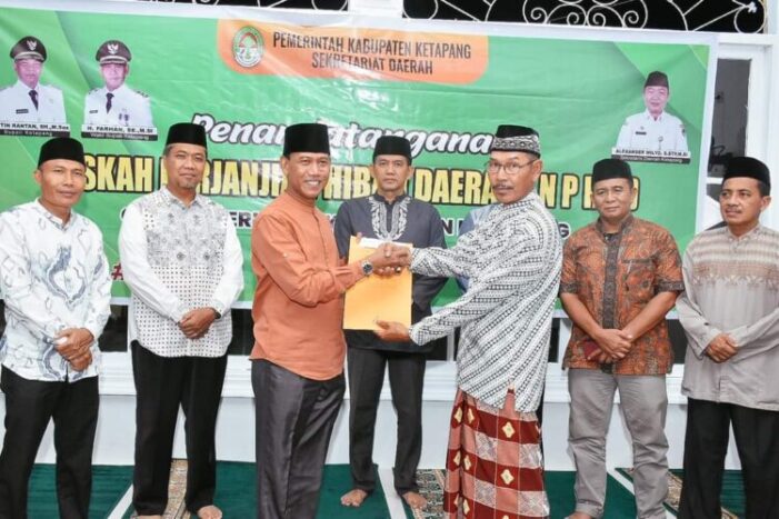 Serahkan Dana Hibah, Wabup Harap Digunakan Dengan Baik Untuk Kemakmuran Maajid