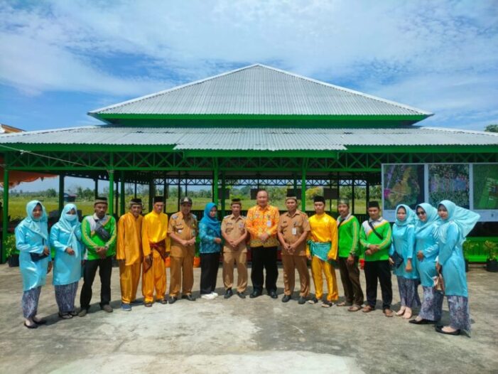 Sekda dan Rombongan Forsesdasi Ikut Panen Padi hingga Lepas 1000 Bibit Nila