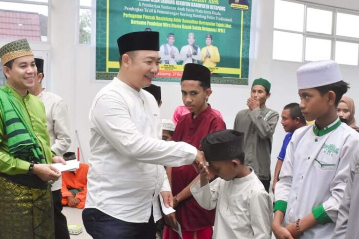 Sekda Bukber Bersama Anak Yatim & Perkumpulan Lawang Kekayun
