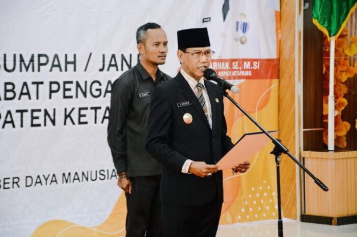 Wabup Berharap Pejabat yang dilantik Menjadi Teladan Bagi Pegawai Lain