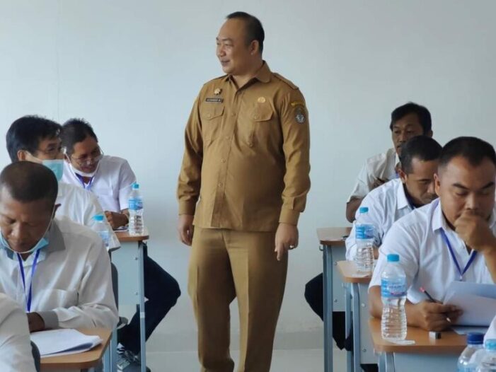 Sekda Tinjau Tes Tertulis Bakal Calon Kades