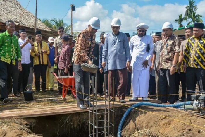 Program Ketapang Peduli, Wabup Letakan Batu Pertama Pembangunan Maajid Baiturahman