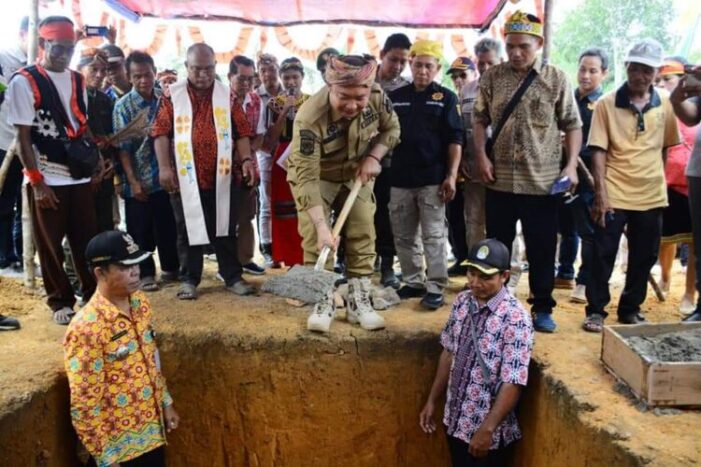Mewakili Bupati, Sekda Letakan Batu Pertama Pendirian Gereja Stasi Santo Yosep