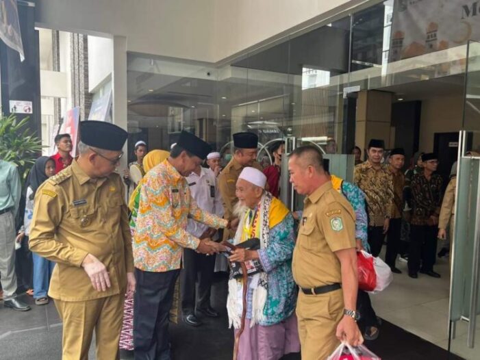 Wabup : Saya Harap CJH Jaga Kesehatan Kekompakan Dan Saling Membantu