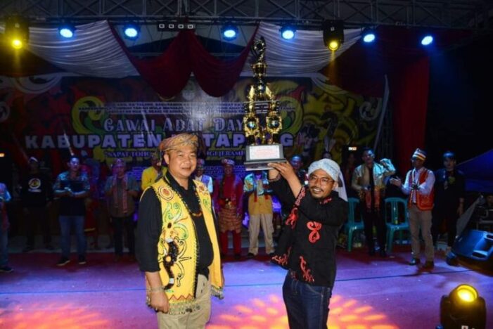 Sekda Tutup Gawai Adat Dayak Ketapang Ke-IX 2023