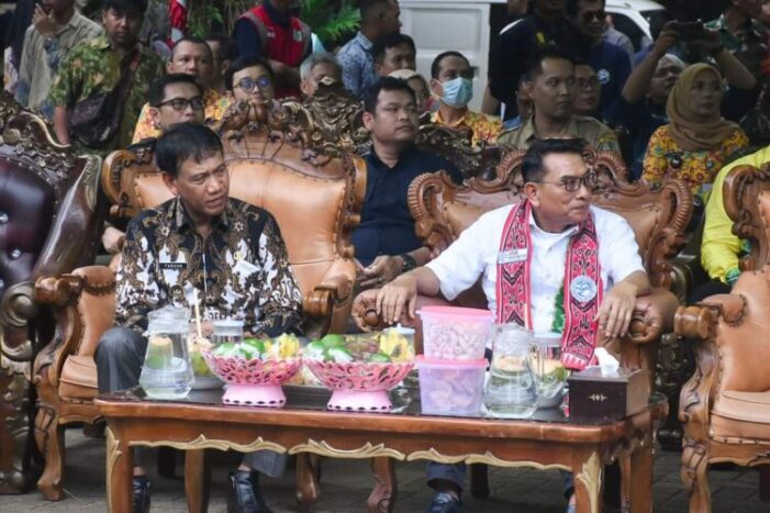 Wabup Dampingi Kunker Kepala Stap Kepresidenan RI ke YIARI