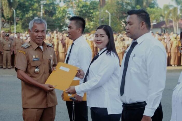 Bupati Serahkan SK Kepada 1.743 PPPK