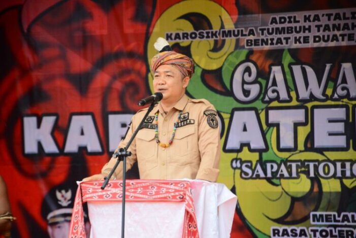 Sekda Buka Gawai Adat Dayak Ketapang Tahun 2023 di Nanga Tayap