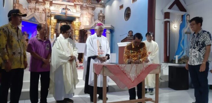 Wakili Bupati, Asisten III Setda Ketapang Resmikan 3 Gereja Katolik