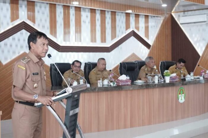 Bupati Dan Wabup Ketapang Lepas Purna Tugas Asisten III DRS.Heronimus Tanam