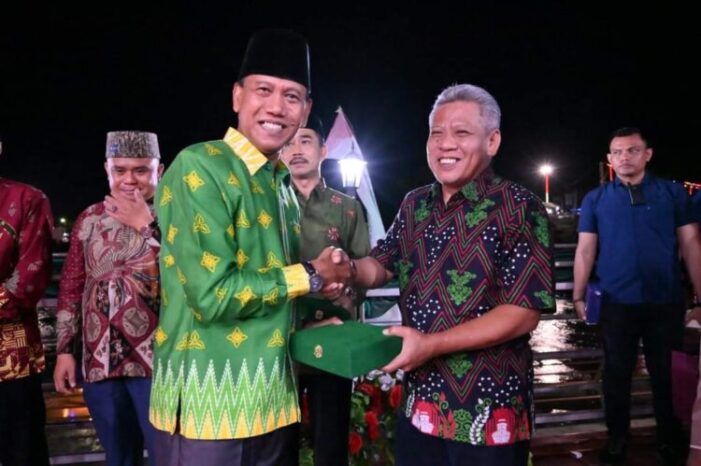 Wabup Ketapang Hadiri Malam Taaruf & Karnaval Keriang Bandong Di Sanggau