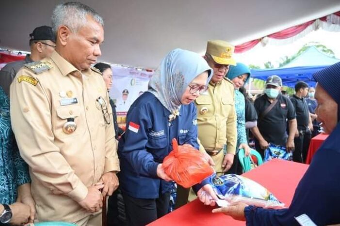 PJ Gubernur Kalbar Buka Gerakan Pangan Murah Di Ketapang